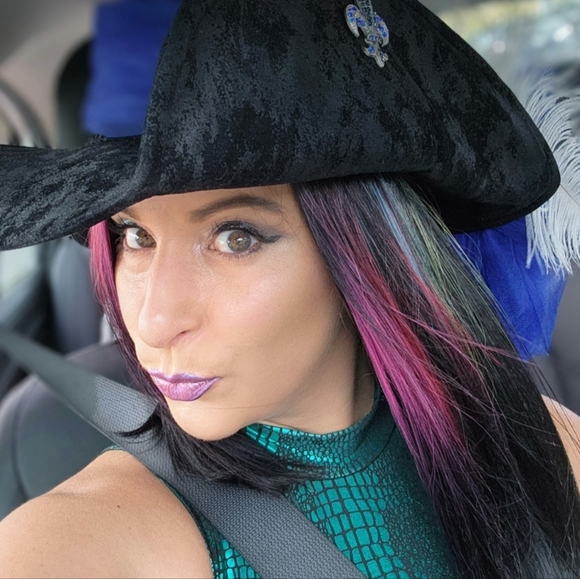 Meet your Posher, Jenn Aka Quinny - Picture 7 of 13